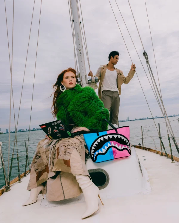CANDY CLASH SHARK CENTRAL TOTE