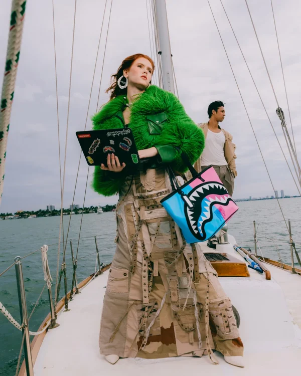 CANDY CLASH SHARK CENTRAL TOTE