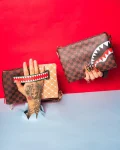 PARIS VS FLORENCE CROSSOVER CLUTCH