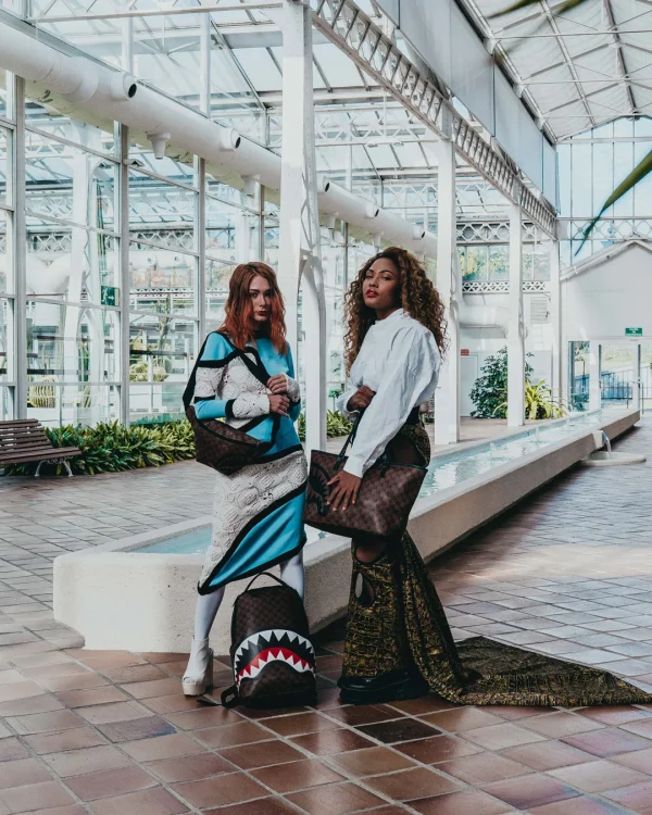 SHARKS AND SKULLS SAVVY CROSSBODY