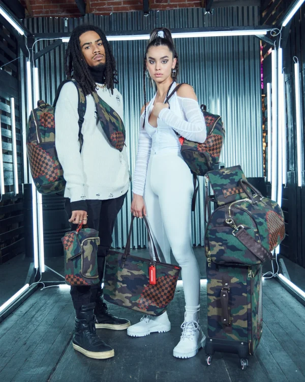 THE PARADOXX SHARK TOILETRY BAG