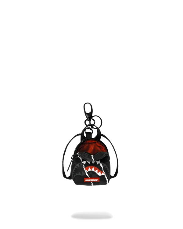 SHARK SLASH BACKPACK KEYCHAIN