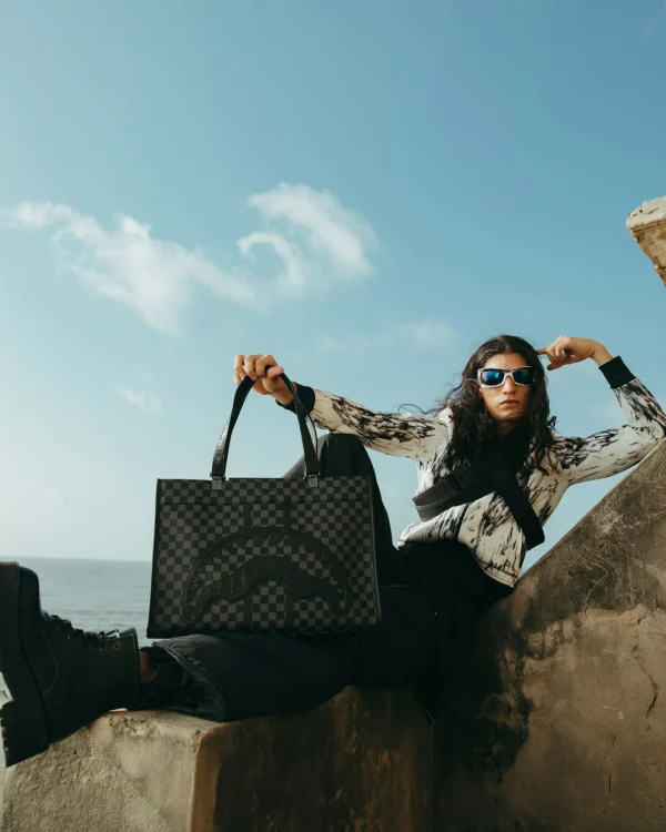 MIDNIGHT CHATEAU TORTUGA TOTE