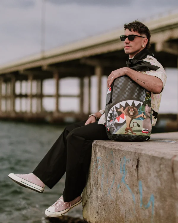 MADAGASCAR ESCAPE TO THE CITY BACKPACK